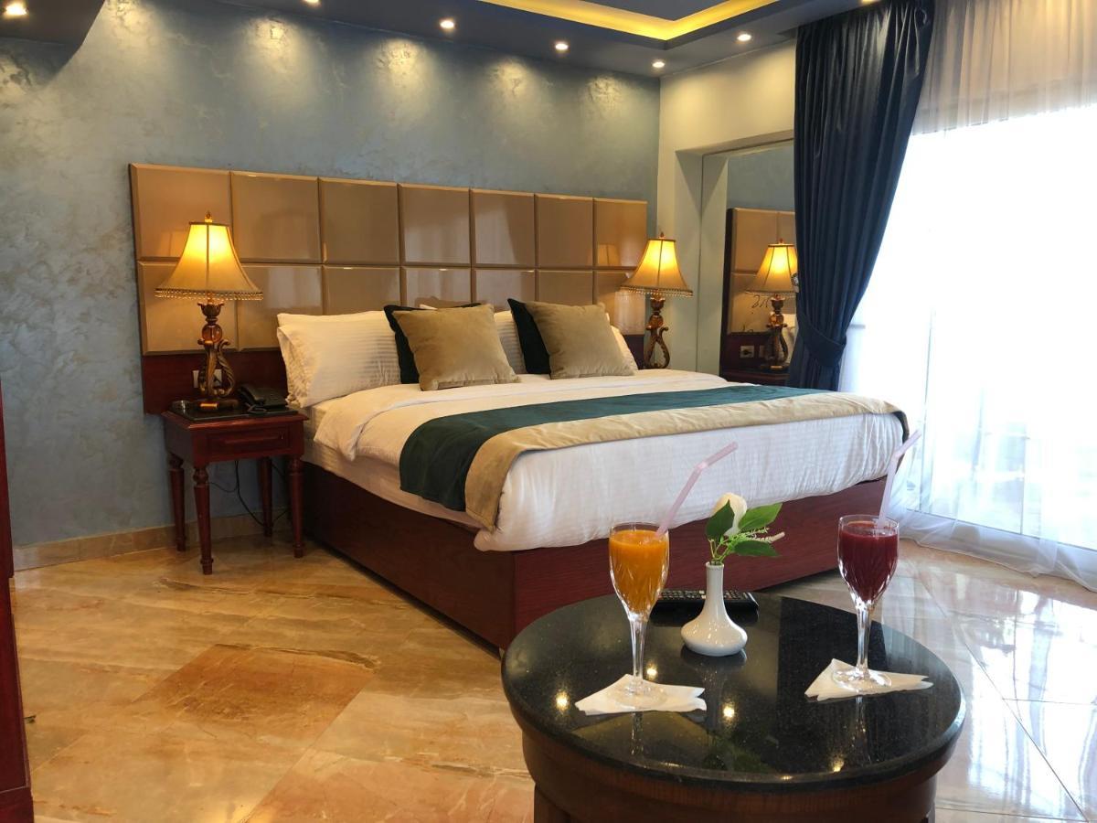 Pyramids Nile Tower Hotel Kairó Kültér fotó